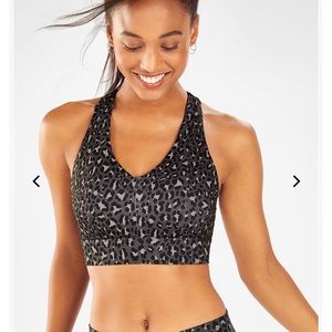 Mila midi medium impact leopard print sports bra